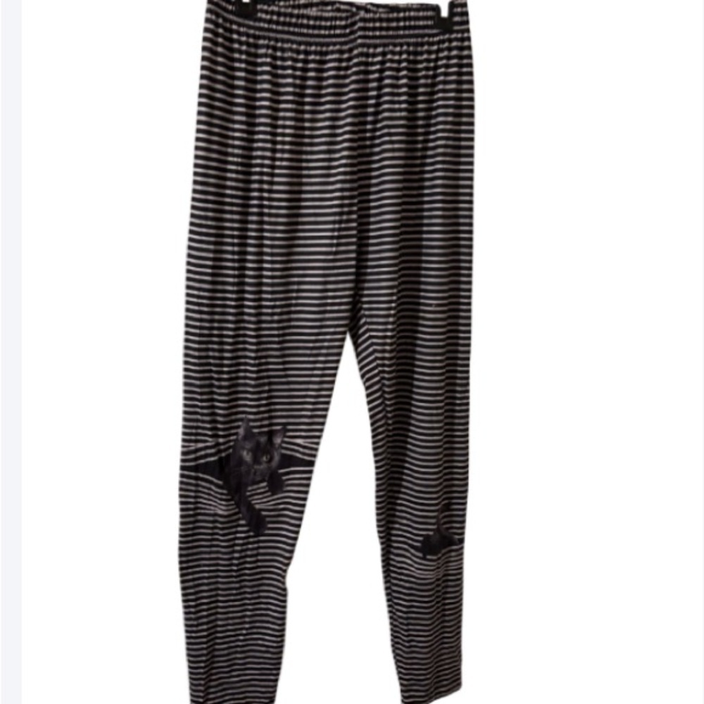 Adorable striped Black and White Black Cat Leggings! Will fit a L-XL. Like new!